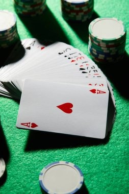 Live dealer card game interface on mastogel